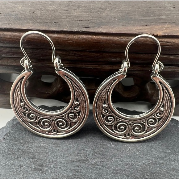 Boho Vintage Half Hoop Flower Pattern Earrings - Picture 4 of 5